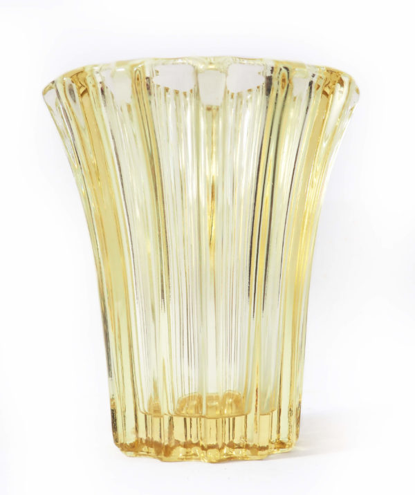 vase jaune cristal d'Avesn lucinevintage