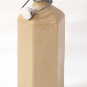 Bouteille hexagonale en grès