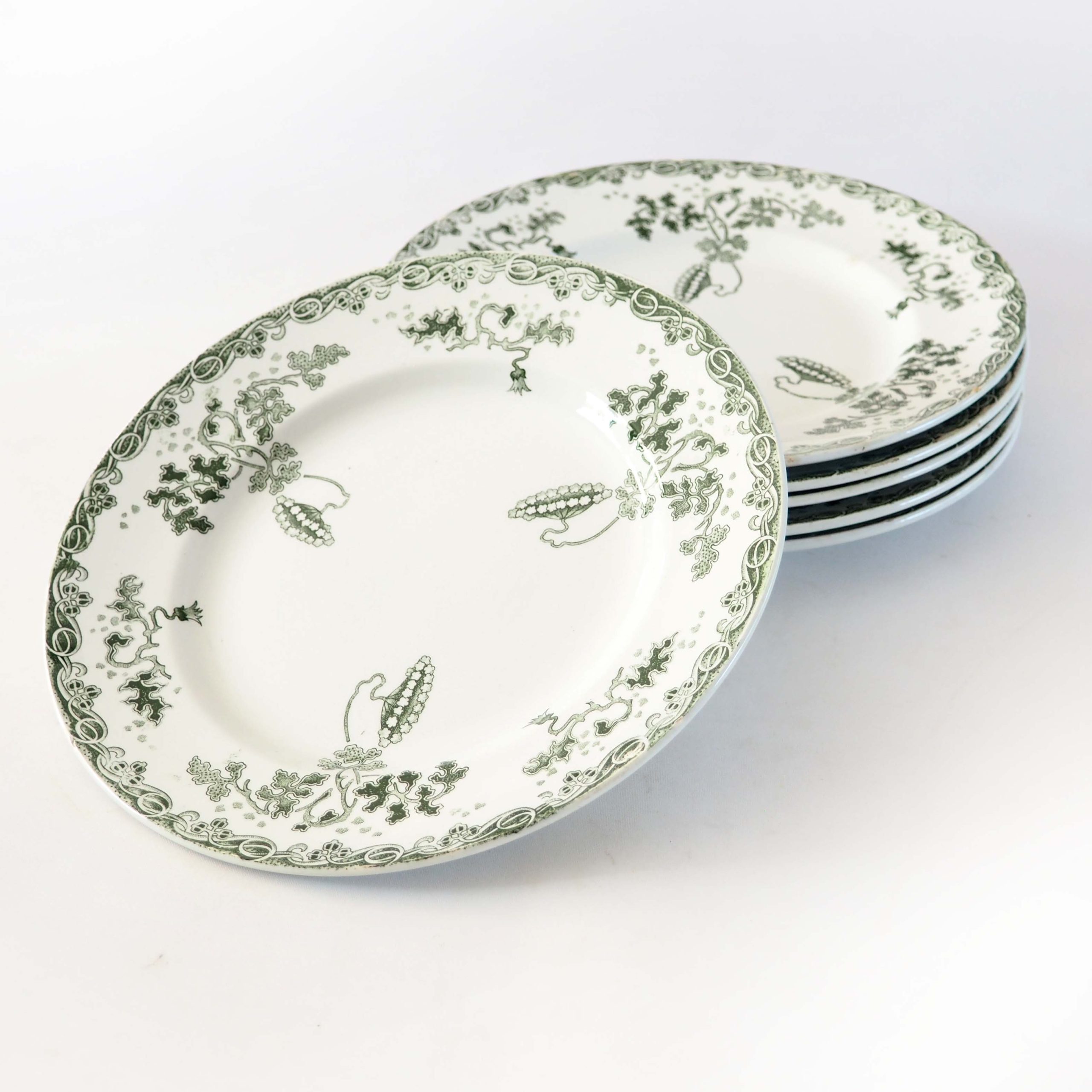 6 assiettes terre de fer vertes