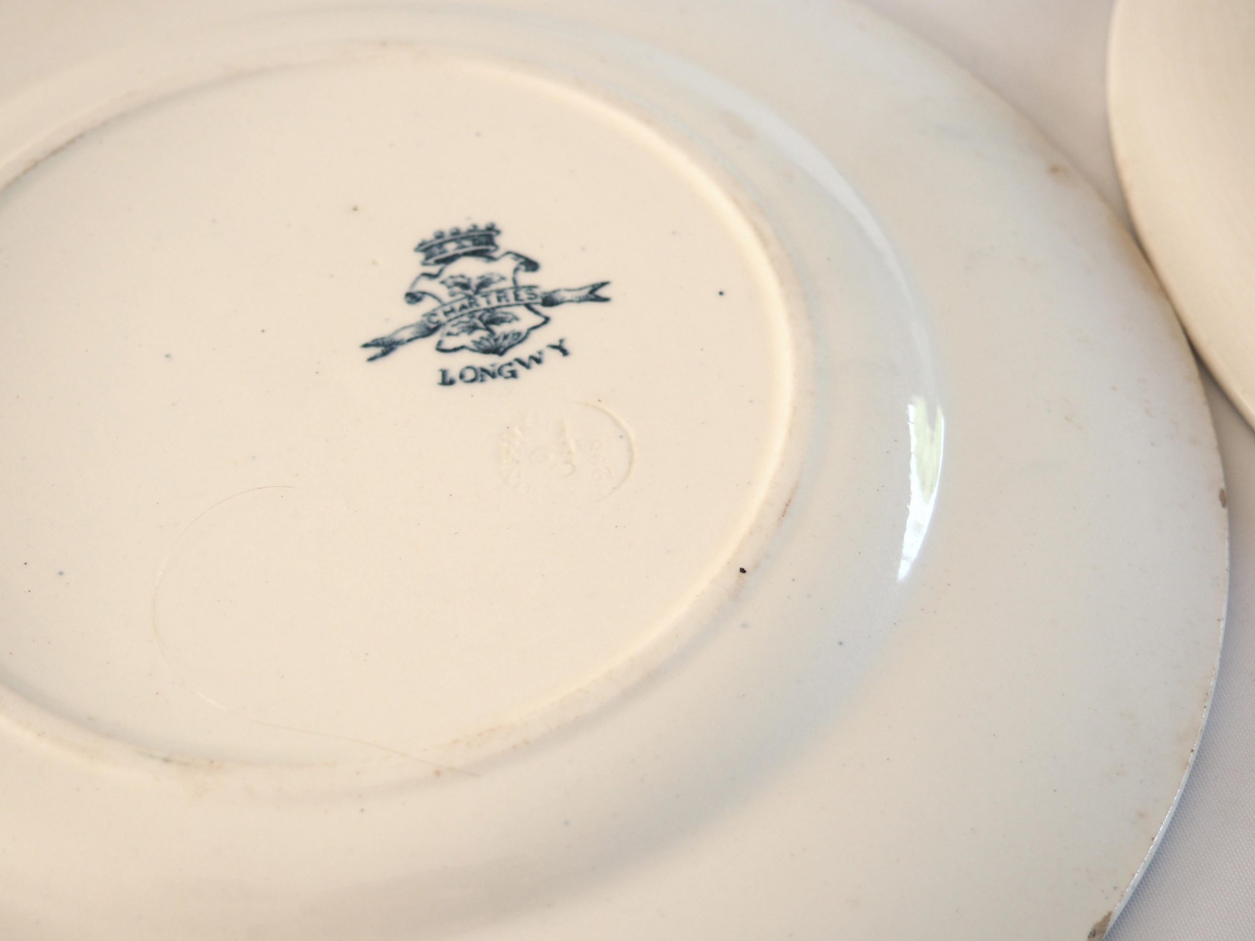 6 assiettes et plat terre de fer Longwy – Image 5