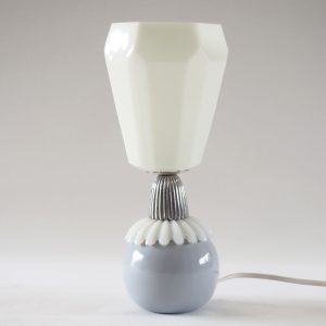 Lampe opaline et faïence lavande
