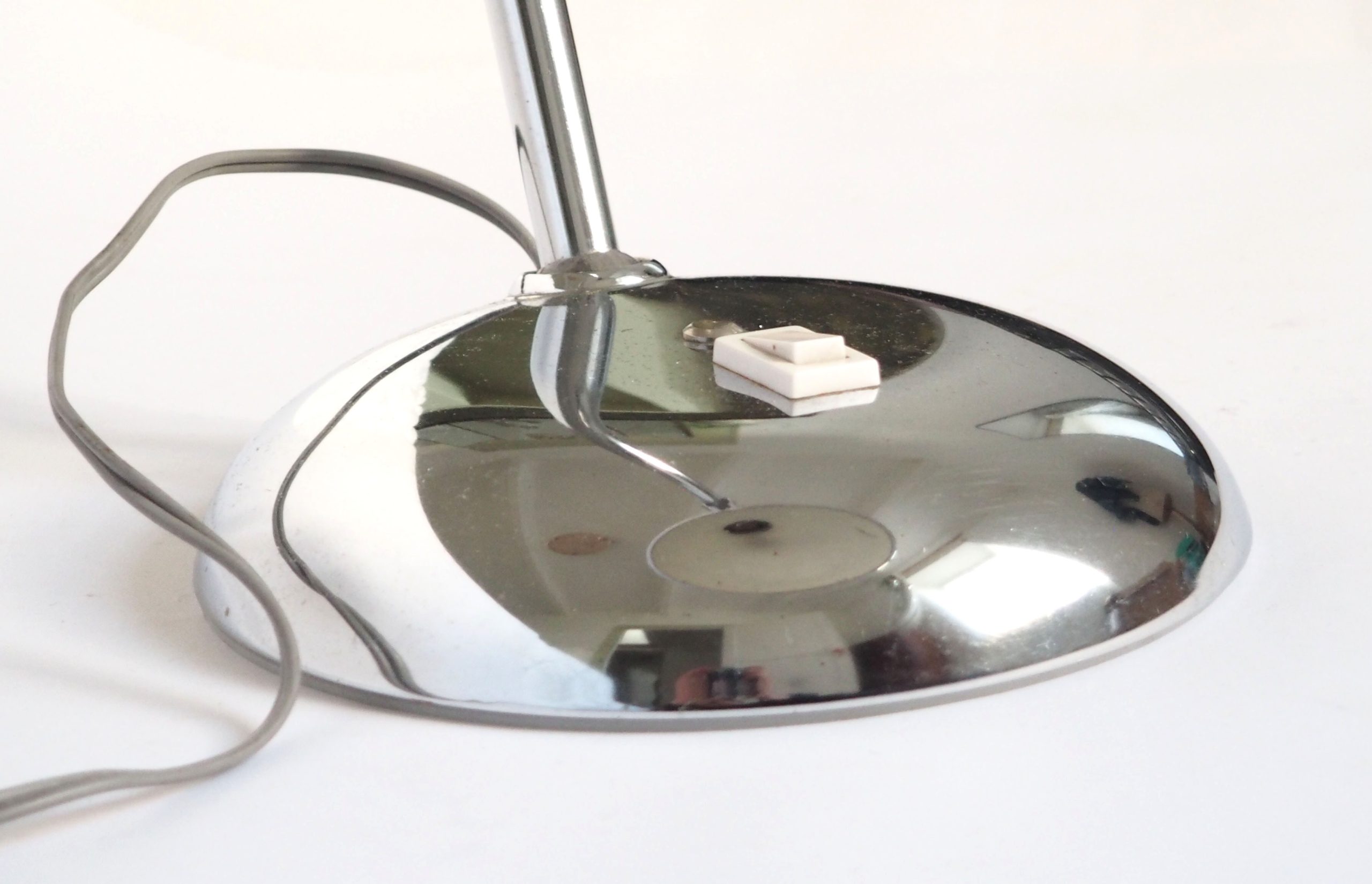 Lampe de bureau chromée – Image 8