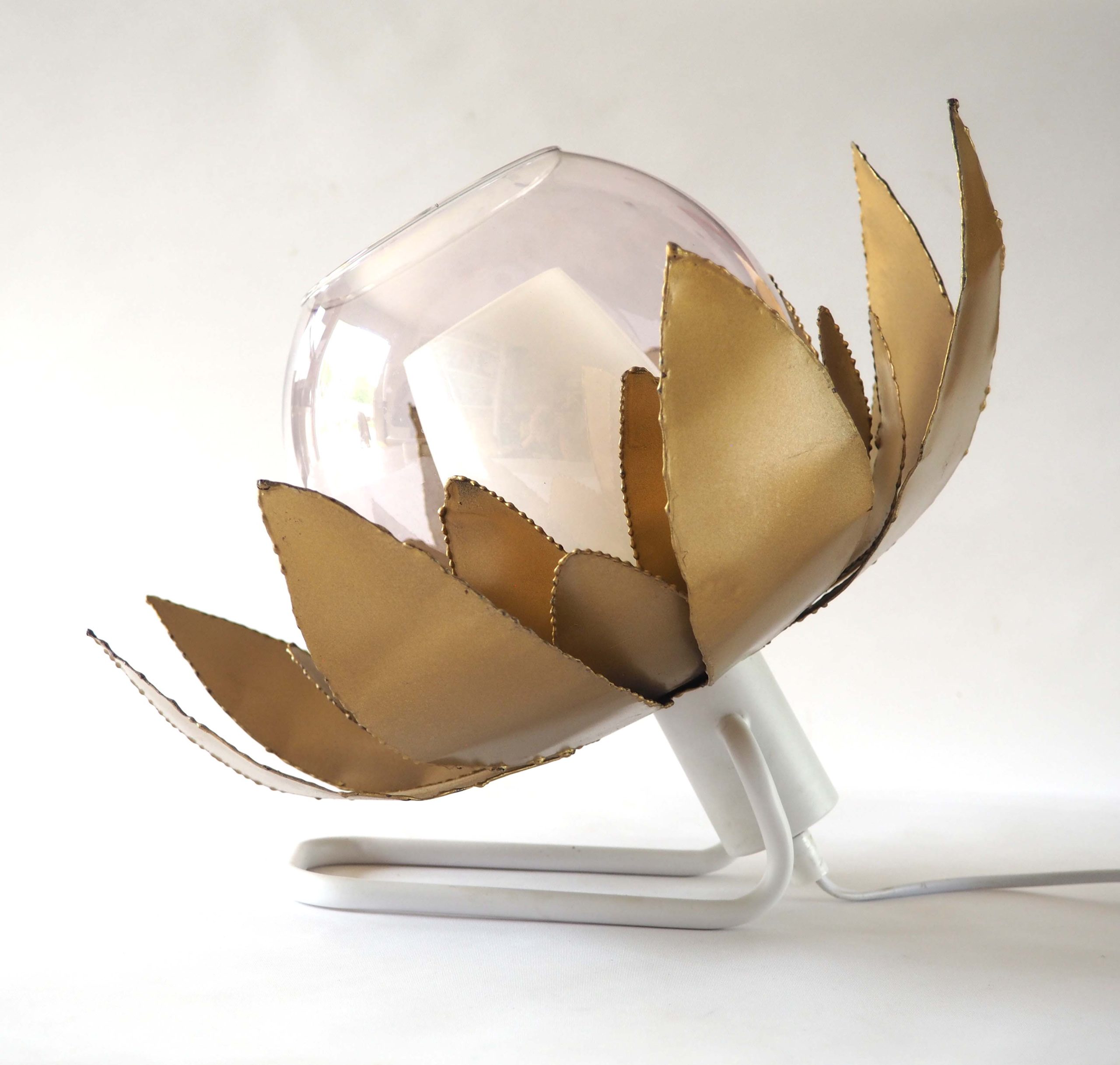 Lampe applique fleur dorée et flute satinée – Image 7