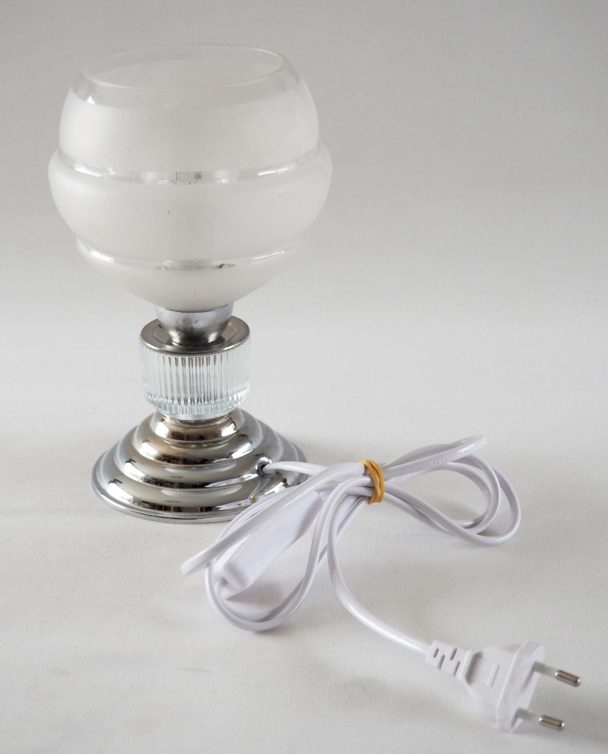 Lampe art déco globe satiné et chrome – Image 3