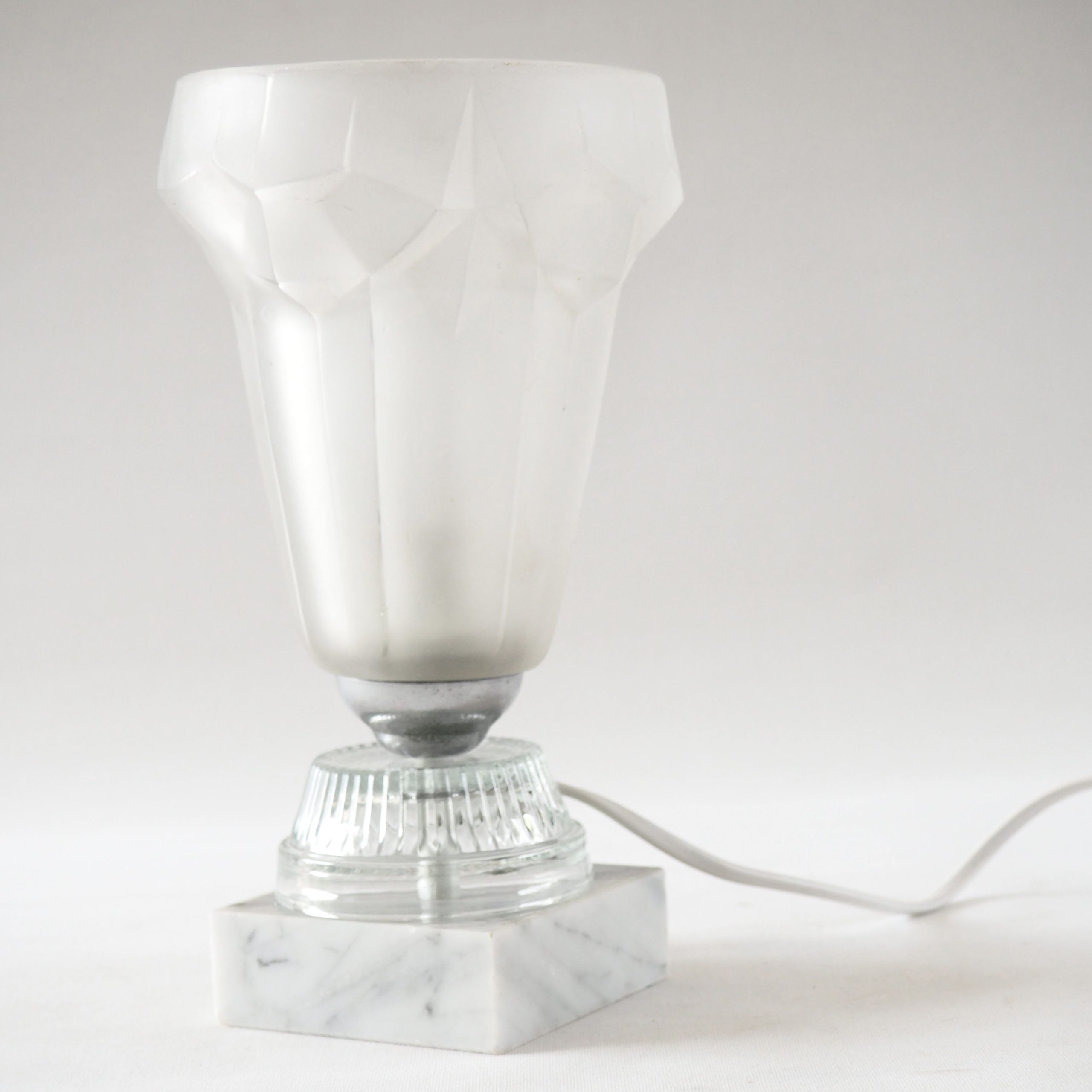Lampe verrerie art déco et marbre blanc
