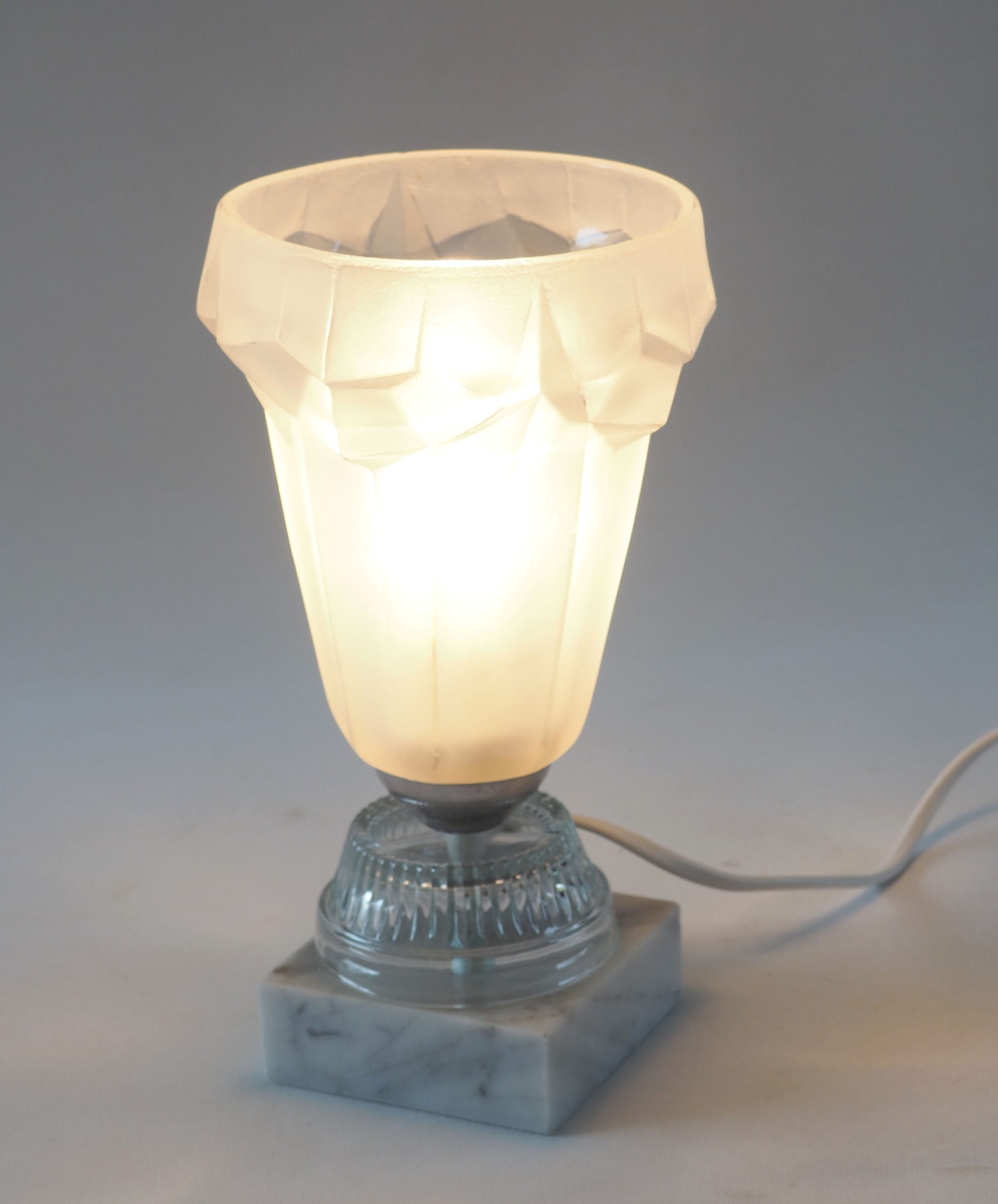 Lampe verrerie art déco et marbre blanc – Image 5