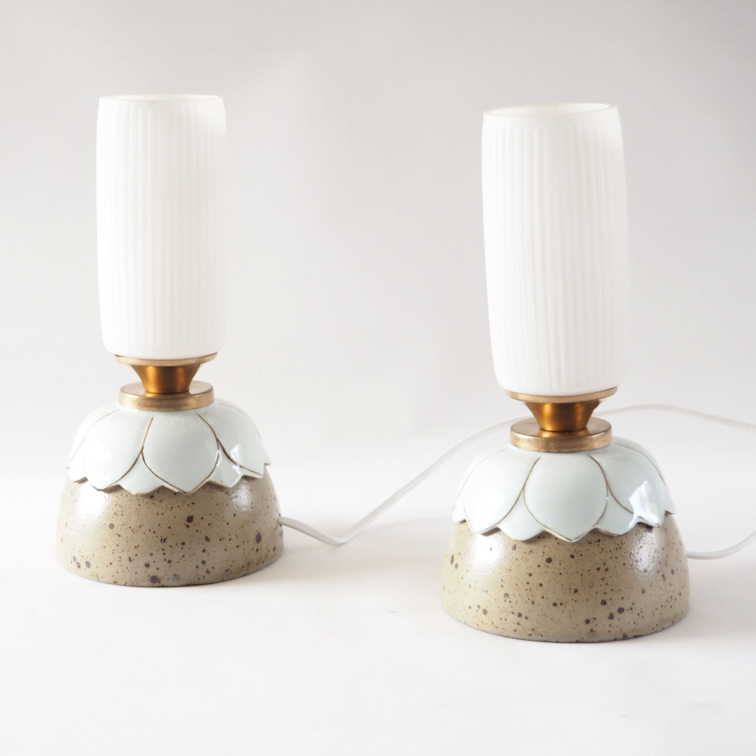 Paire de lampes opaline tube et grès