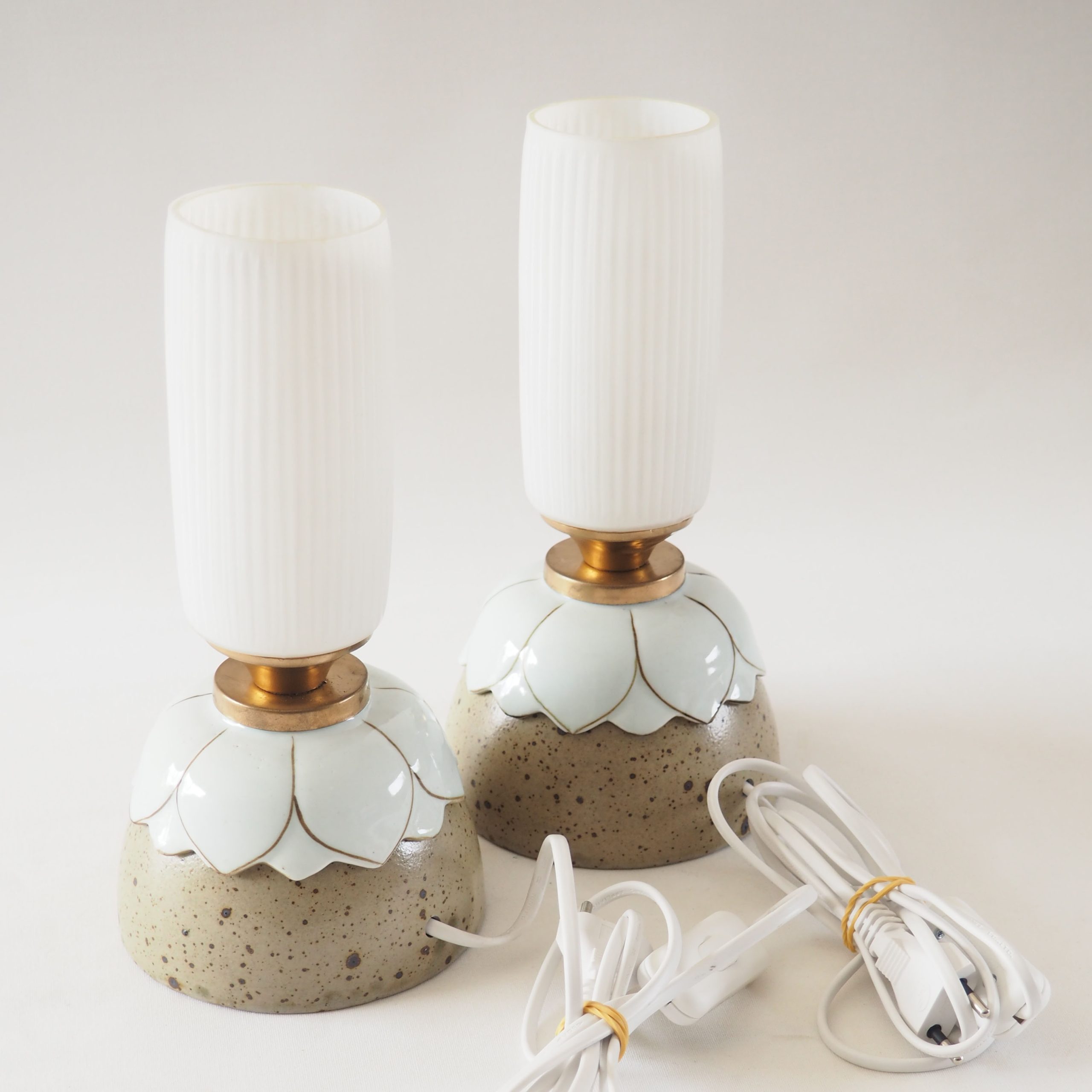 Paire de lampes opaline tube et grès – Image 4