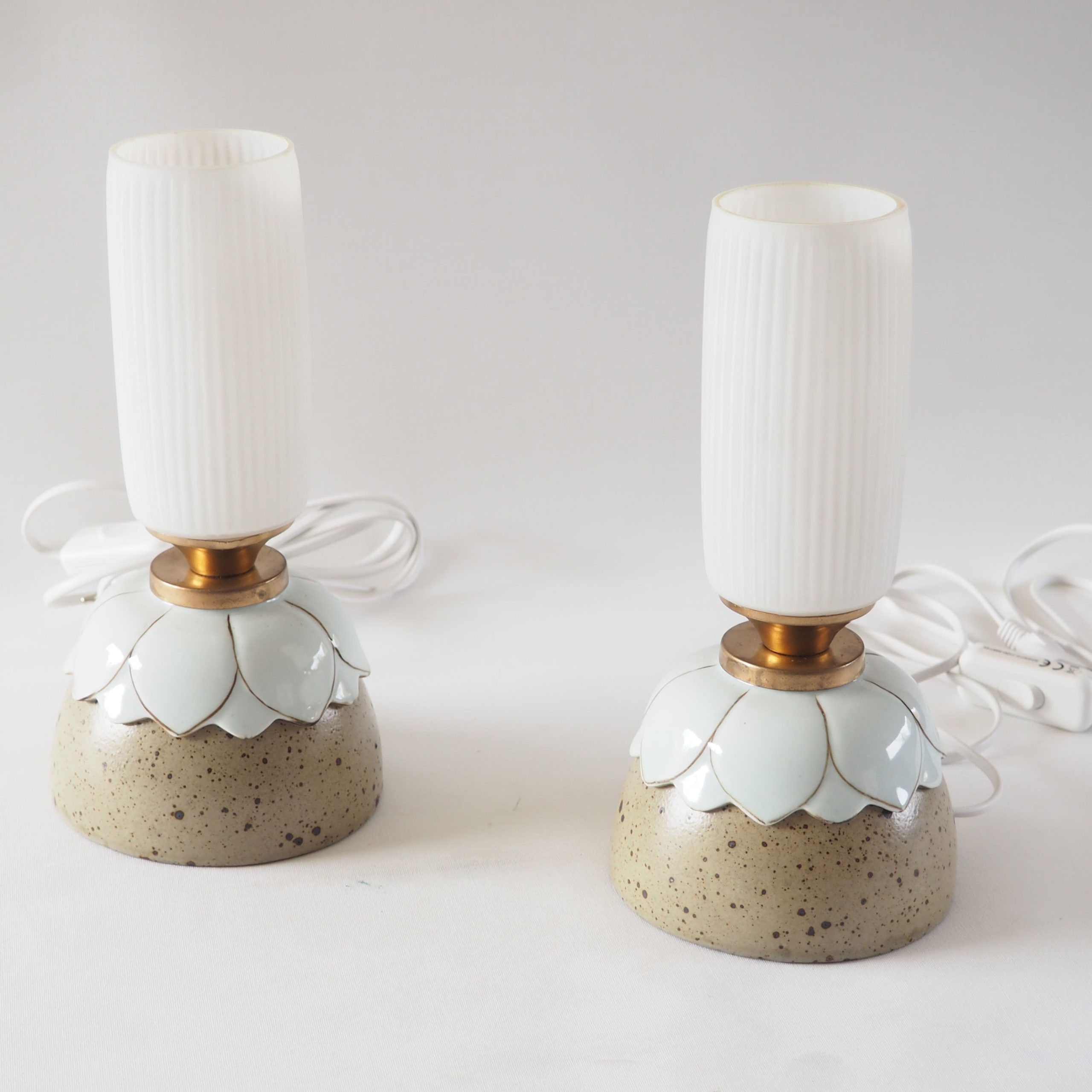 Paire de lampes opaline tube et grès – Image 3