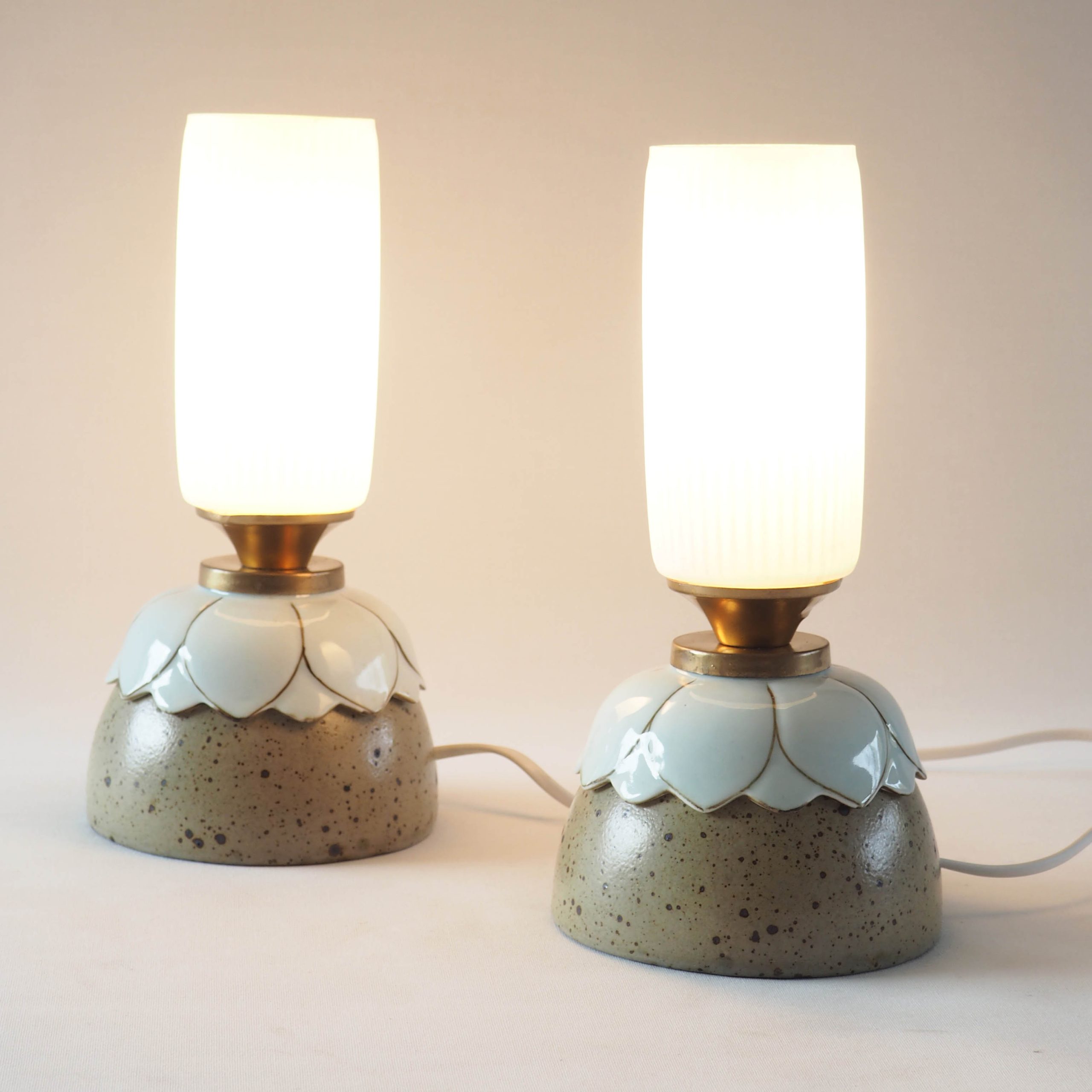 Paire de lampes opaline tube et grès – Image 5