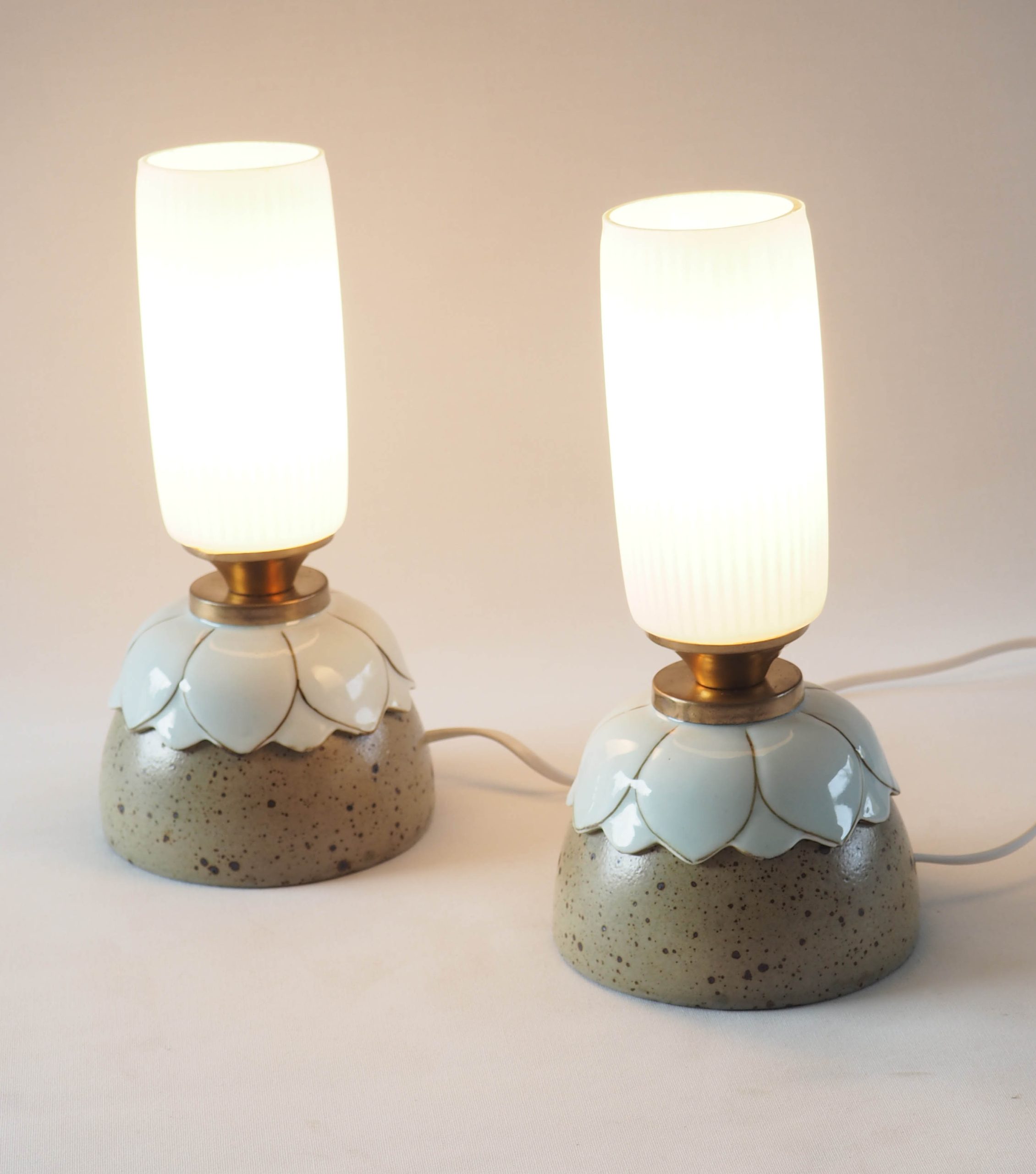 Paire de lampes opaline tube et grès – Image 6