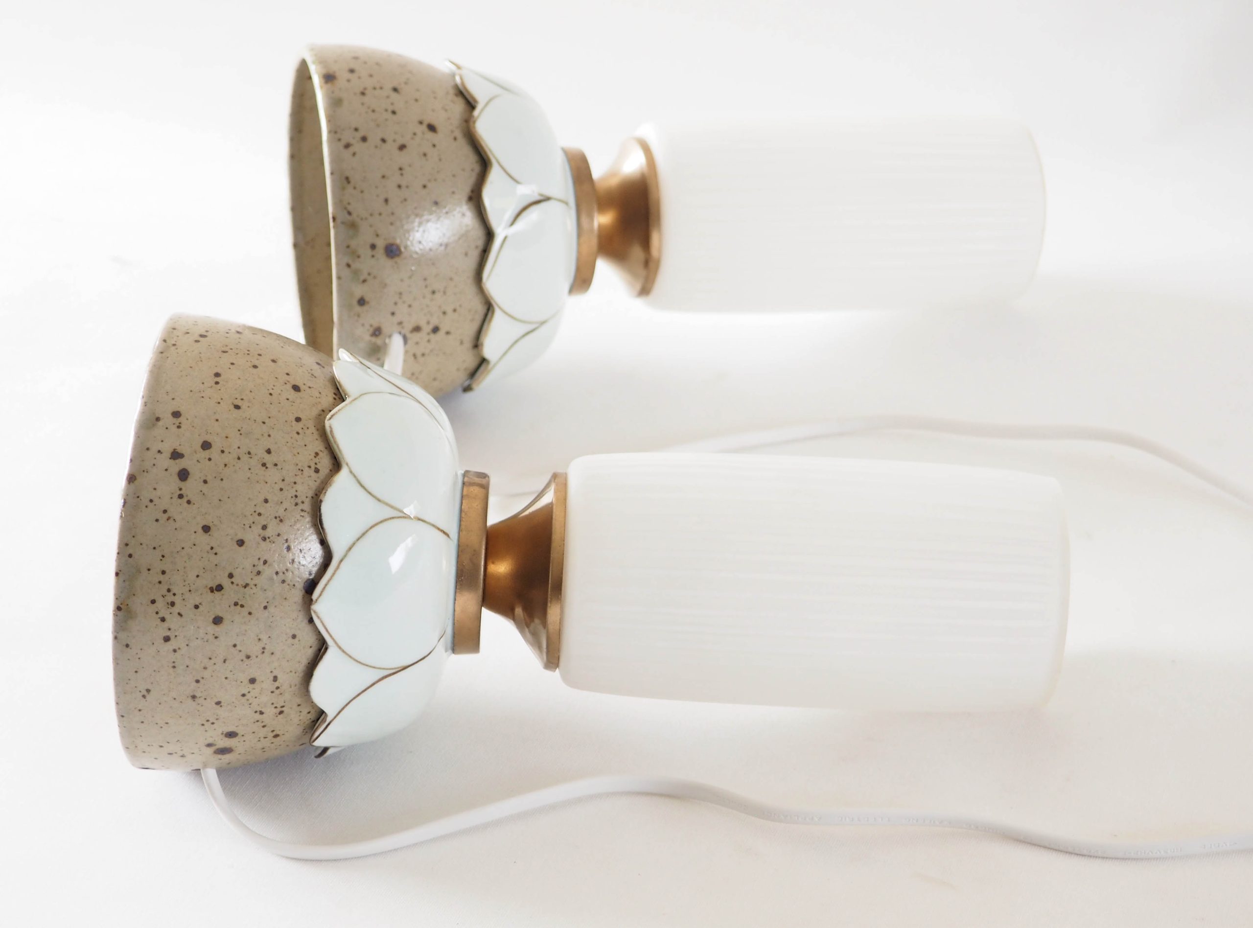 Paire de lampes opaline tube et grès – Image 7