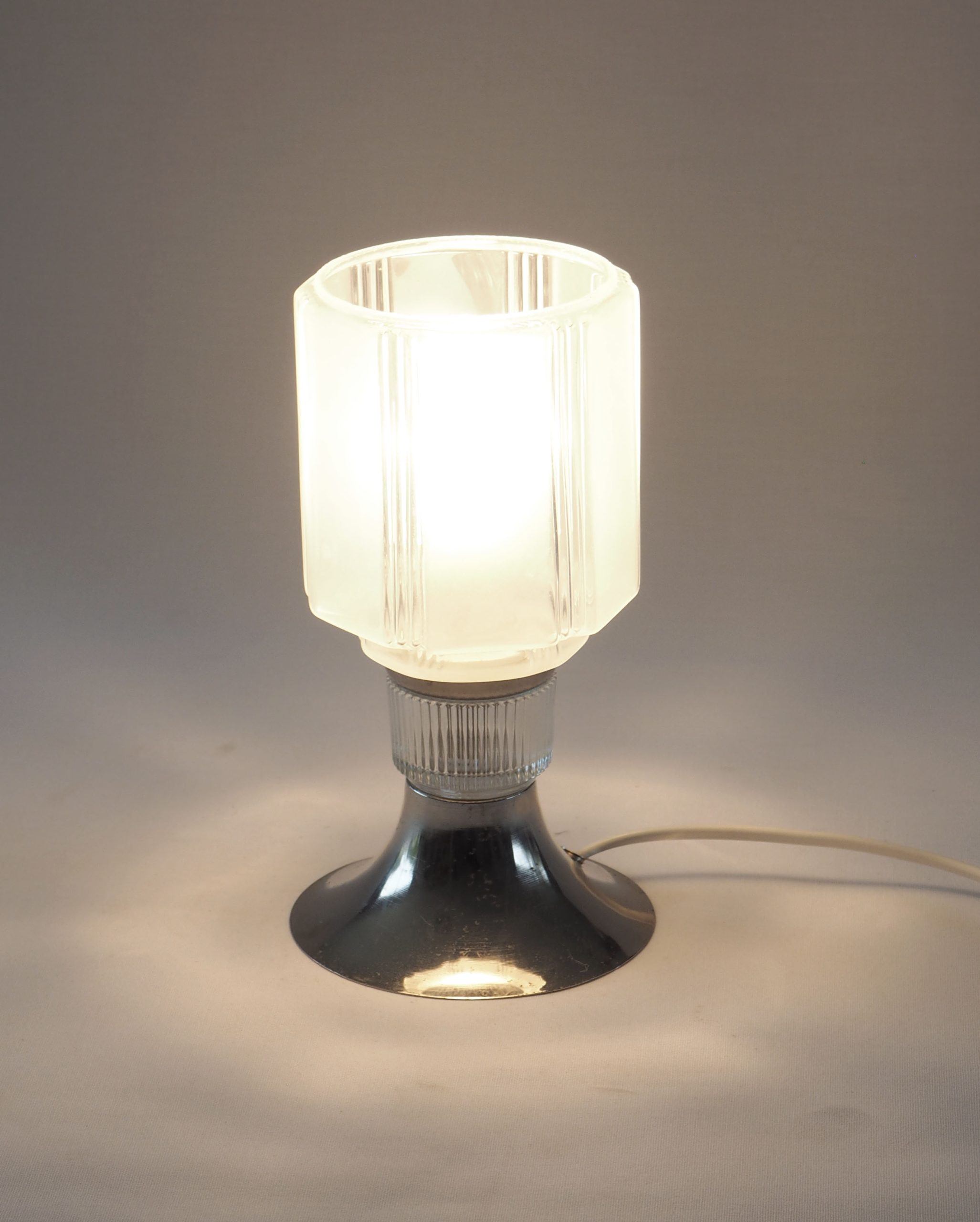 Lampe lignes art déco et chrome – Image 4