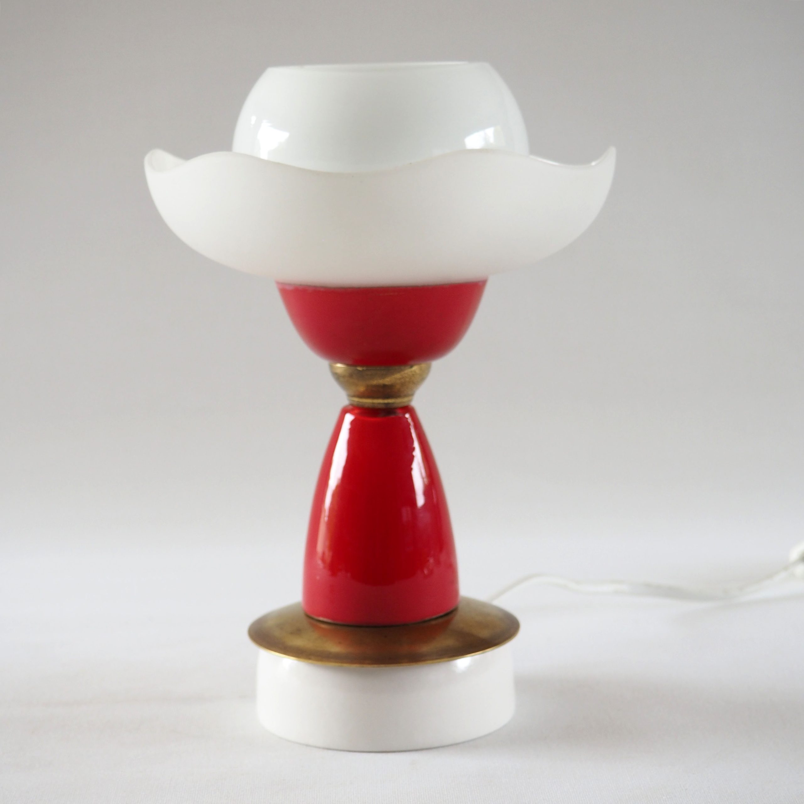 Lampe corolle en verre rouge et blanc satiné