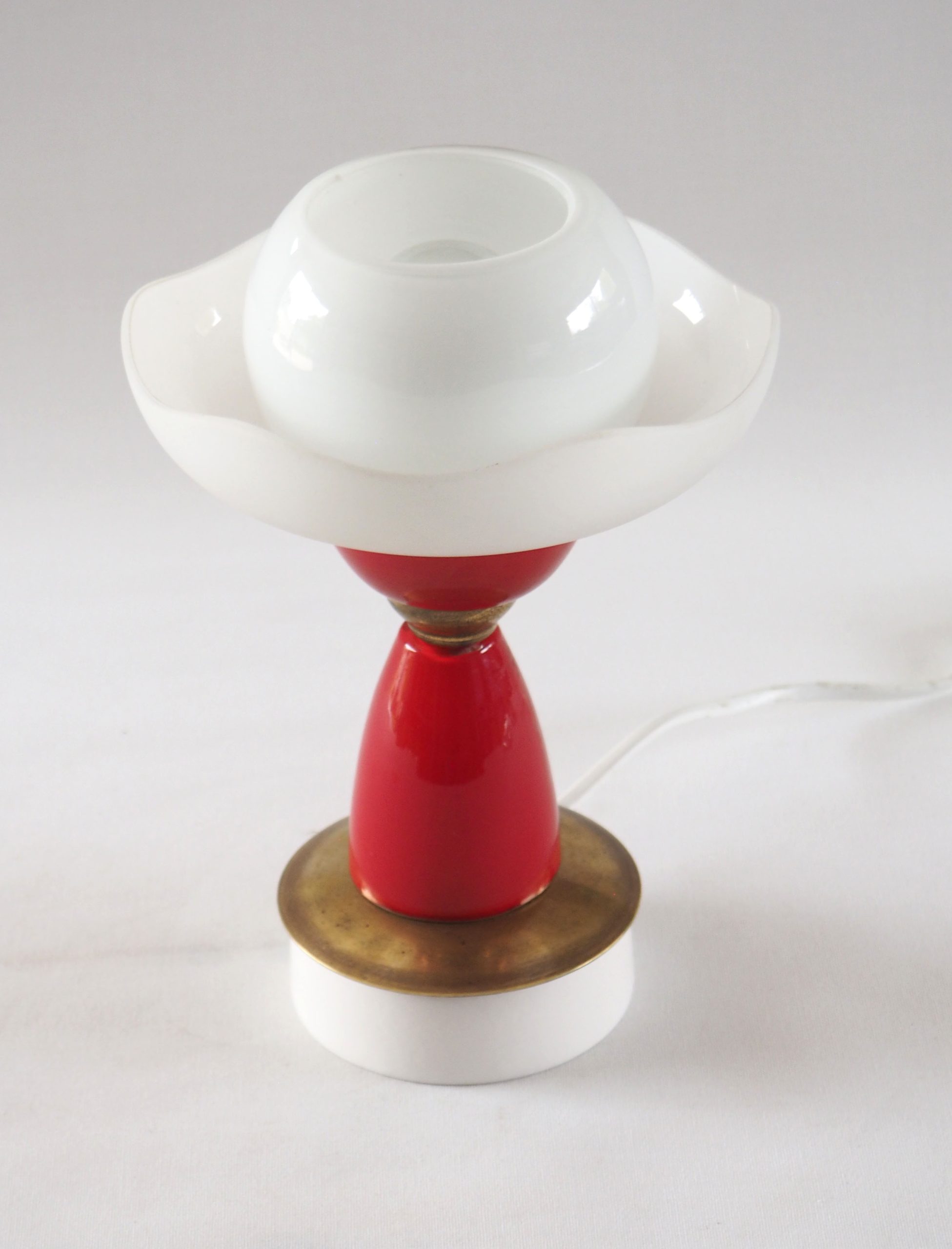 Lampe corolle en verre rouge et blanc satiné – Image 3
