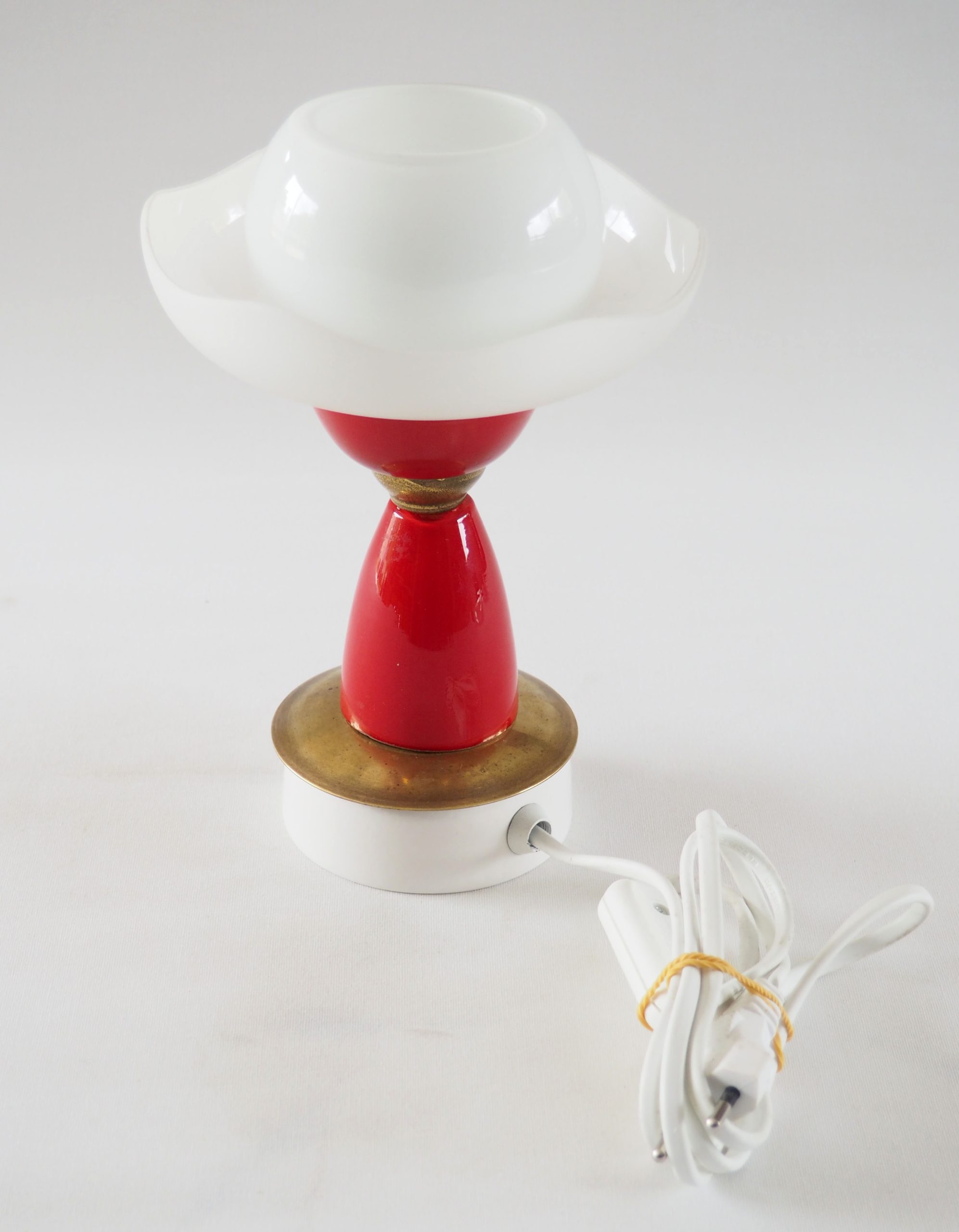 Lampe corolle en verre rouge et blanc satiné – Image 4