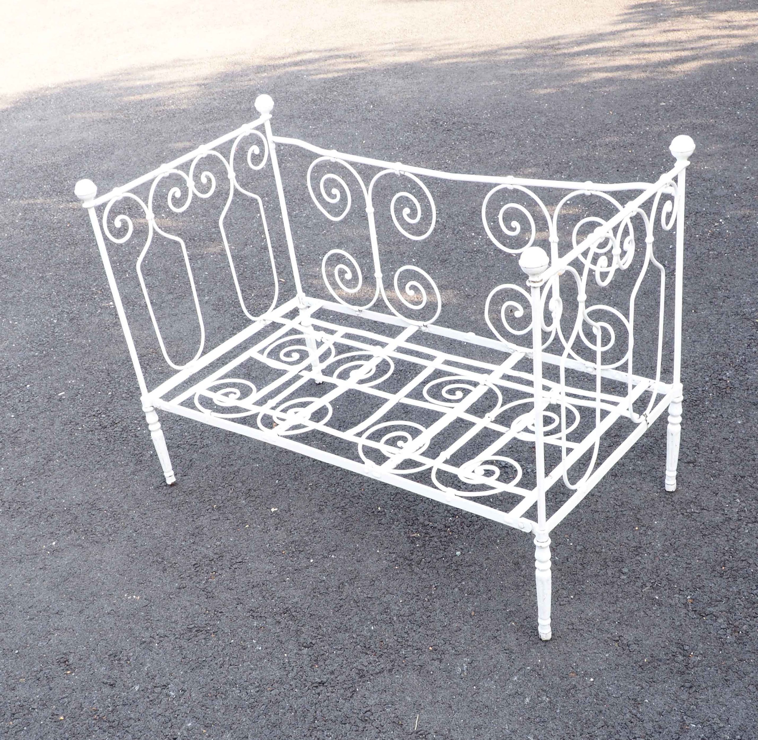 Lit banquette en fer forgé