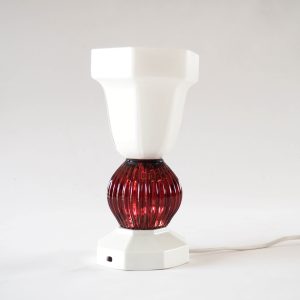 Lampe verrerie opaline et boule rubis